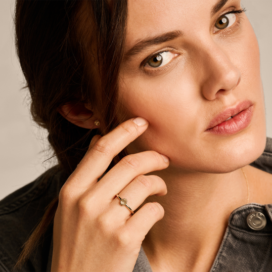 BLUSH 14k GG SOLITAIRRING MET OVALE PERIDOT MET GOUDEN "PARELRAND" - 10068643